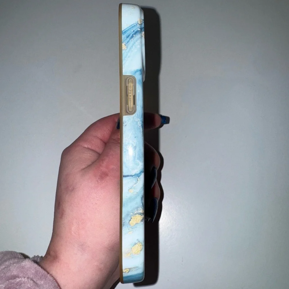 Blue Marble with Sparkly Gold Accents iPhone 15 Phone Case Great Condition